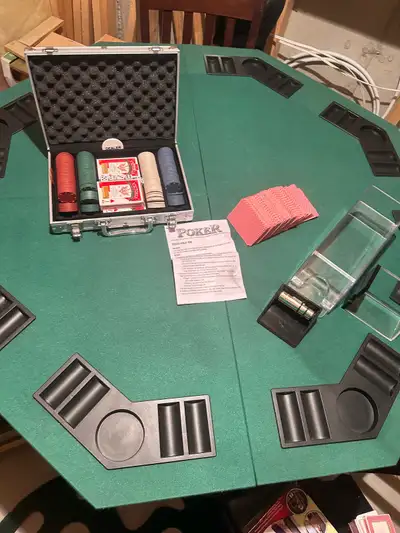 This is a 8 person poker/ black jack/ Texas hold’em foldable table topper with aluminum case (only c...