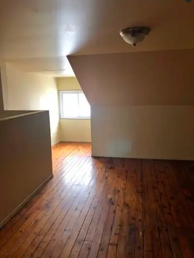 Room for rent in Cobourg. Close to all amenities. Furnished with Queen sized pillow top, T.V. , Free...