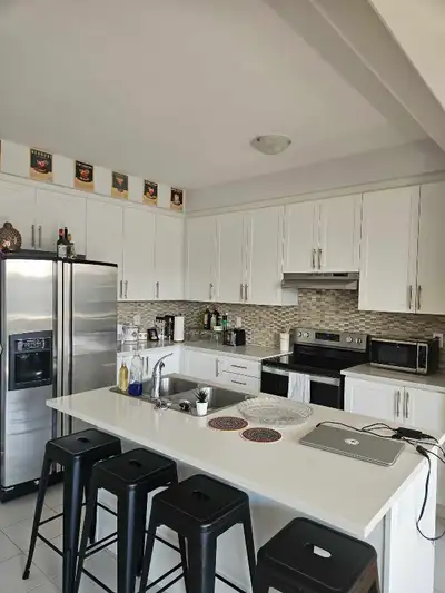 Complete house with 1 or 2 bedrooms vacant for rent. The property is complete with a back yard, back...