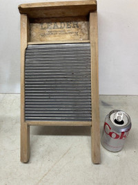 VINTAGE MINITURE SALESMAN SAMPLE WASHBOARD #V1337