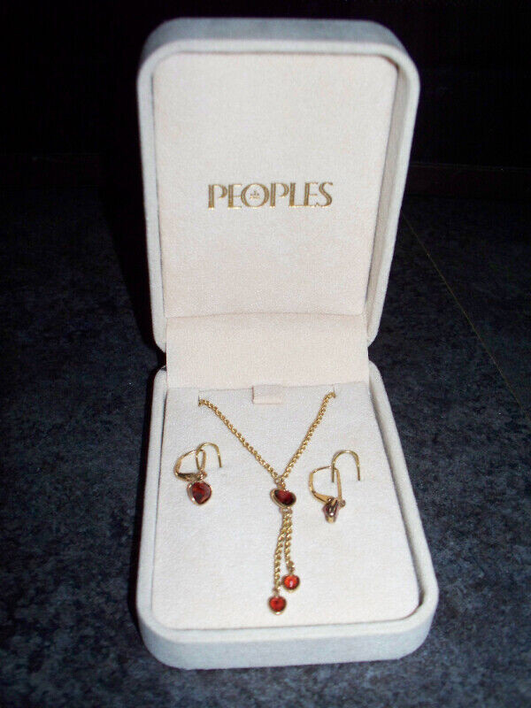 Necklace/Earring Set in Jewellery & Watches in Hamilton - Image 2