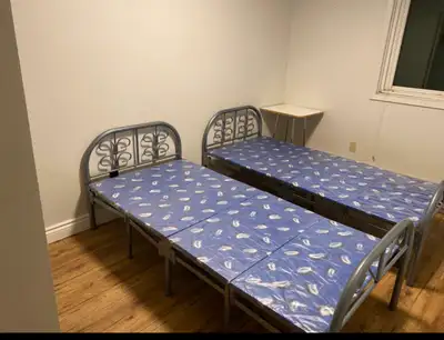 Spacious room on rent on upper floor. Close to Bramalea city centre, Freshco, bus terminal, metro, e...
