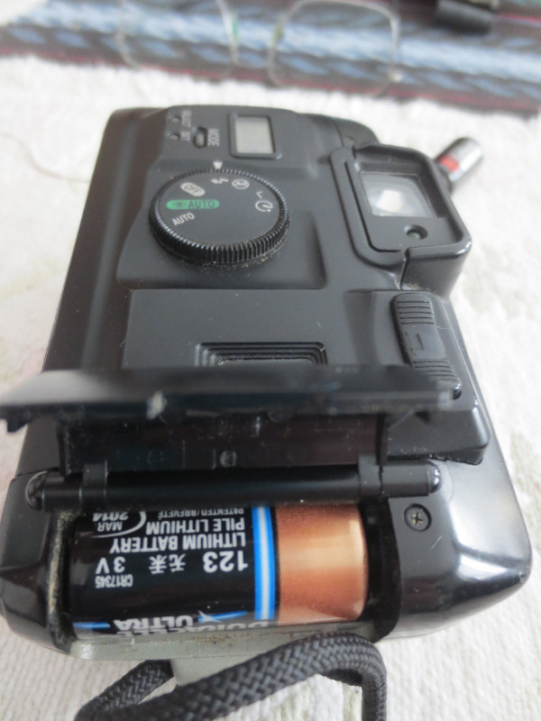 Canon Sure Shot 60 Zoom Date 35mm film camera 38mm to 60mm lens in Cameras & Camcorders in Timmins - Image 4