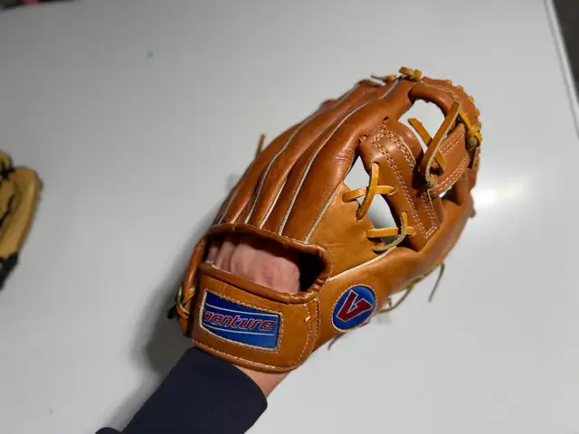 Rawlings and Venture Baseball Gloves in Baseball & Softball in Barrie - Image 6