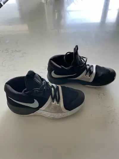 Youth Size 3.5 Nike Zoom Court/Running Shoe For Sale! In great condition. Asking $20