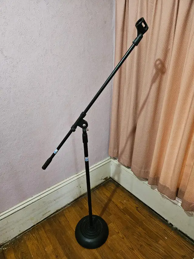 Microphone stand in Performance & DJ Equipment in Barrie - Image 2