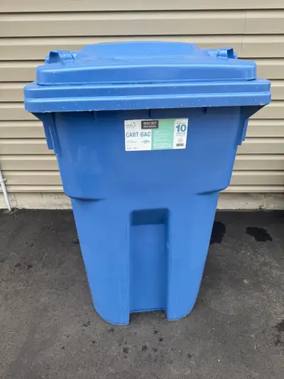 This robust garbage can offers a practical waste management solution with its generous 360-litre cap...