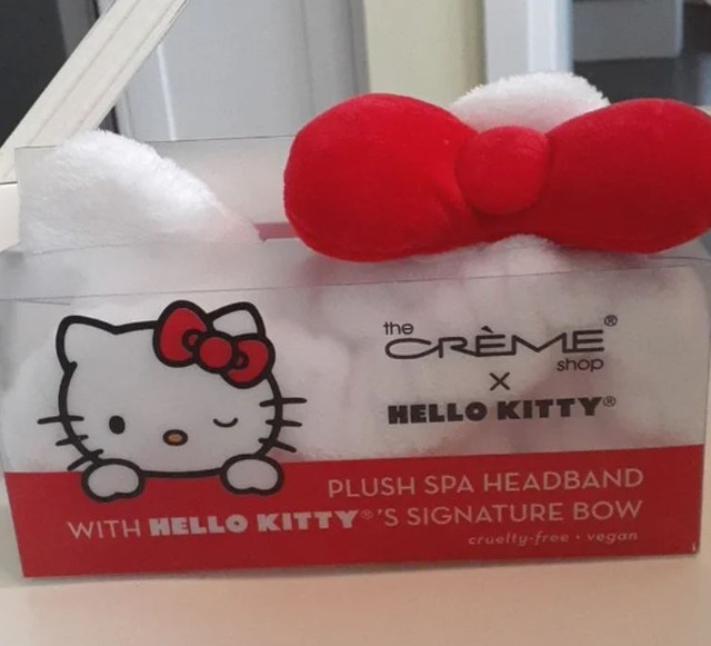 Hello Kitty x The Creme Shop Plush Spa Headband & sheet masks in Arts & Collectibles in Markham / York Region - Image 3