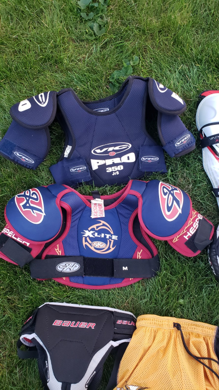 Hockey equipment in Hockey in Kitchener / Waterloo - Image 3