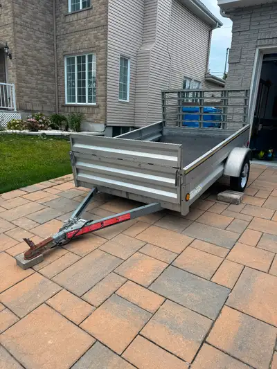 Linamar open trailer 5’ x 7.5’ inside