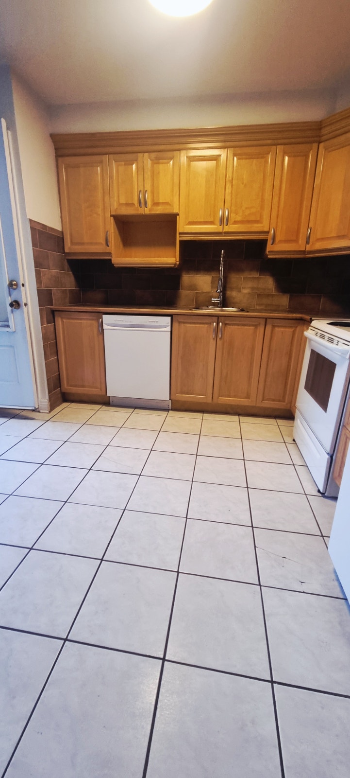 Ahuntsic-Cartierville location 5 1/2, 3 chambres avec electros — photo 2