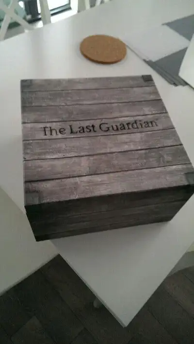 Collector's Edition of the Last Guardian on Playstation 4. includes: Statue, Steelbook game case + B...