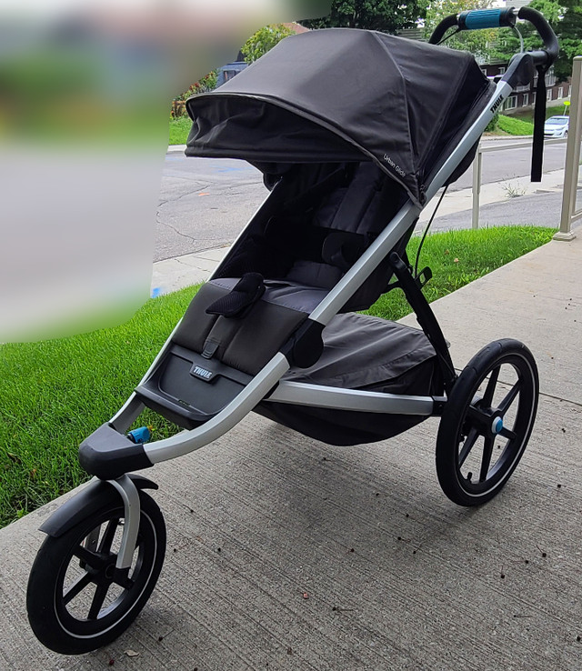 Thule Urban Glide 2 stroller and Bassinet with mesh cover