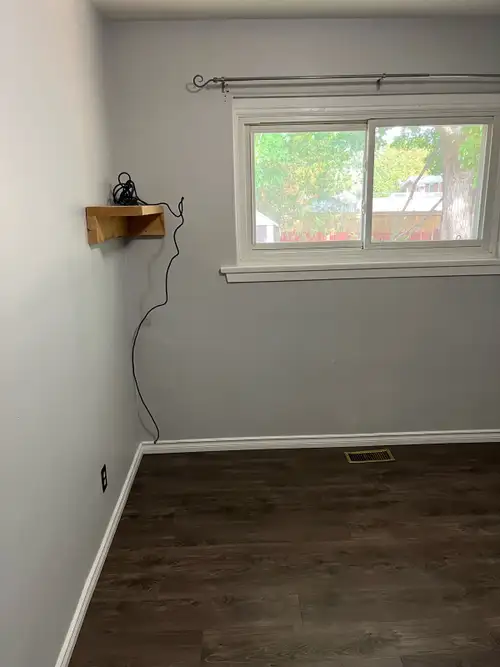 Large room in student house available immediately or begin lease May 1/26. House is occupied by 5 fe...