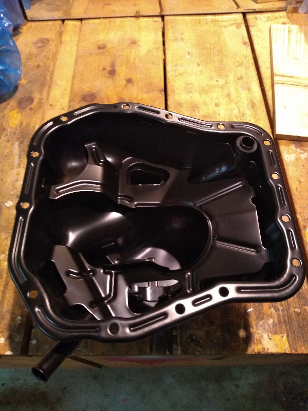 Subaru Legacy Outback 2.5GT XT oil pan in Engine & Engine Parts in Ottawa
