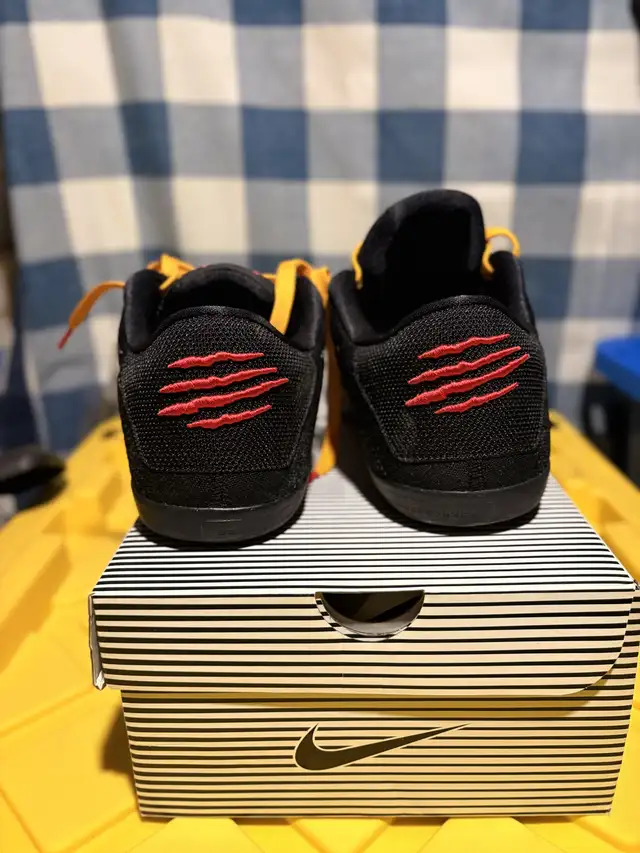 Nike Zoom Kobe XI 11 Elite Low Bruce Lee Size 9 $350 in Men's Shoes in City of Toronto - Image 5