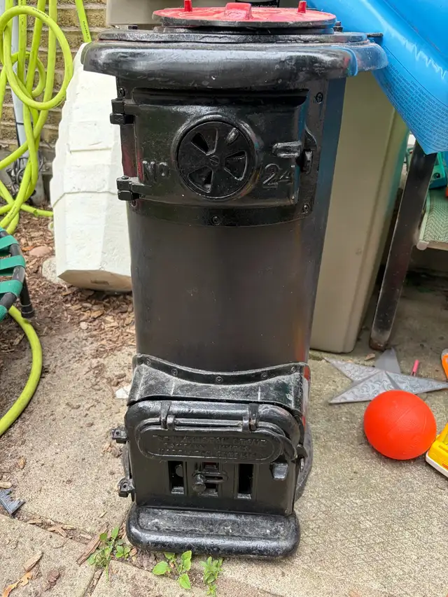: Antique Harriston Cast Iron Wood/Coal Stove – No. 24 in Other in London - Image 2