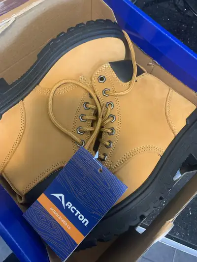 Women’s  safety work boots -brand new size 7, View more