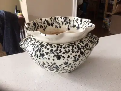 Must go… nice pot for african violet, asking $15 or b.o. if you can read this ad, it’s still availab...