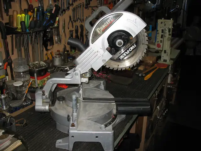 Scie à onglet Concept de 10 pouces in Power Tools in West Island - Image 3