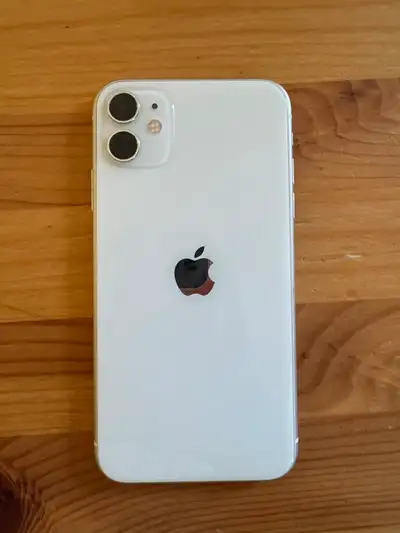 FOR SALE: *used* iPhone 11 (6.1-inch LCD), View more