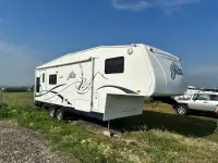 2005 Jazz by Thor Fifth Wheel Trailer 