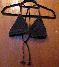Lululemon Black Swimsuit Bikini Top (Size 8)