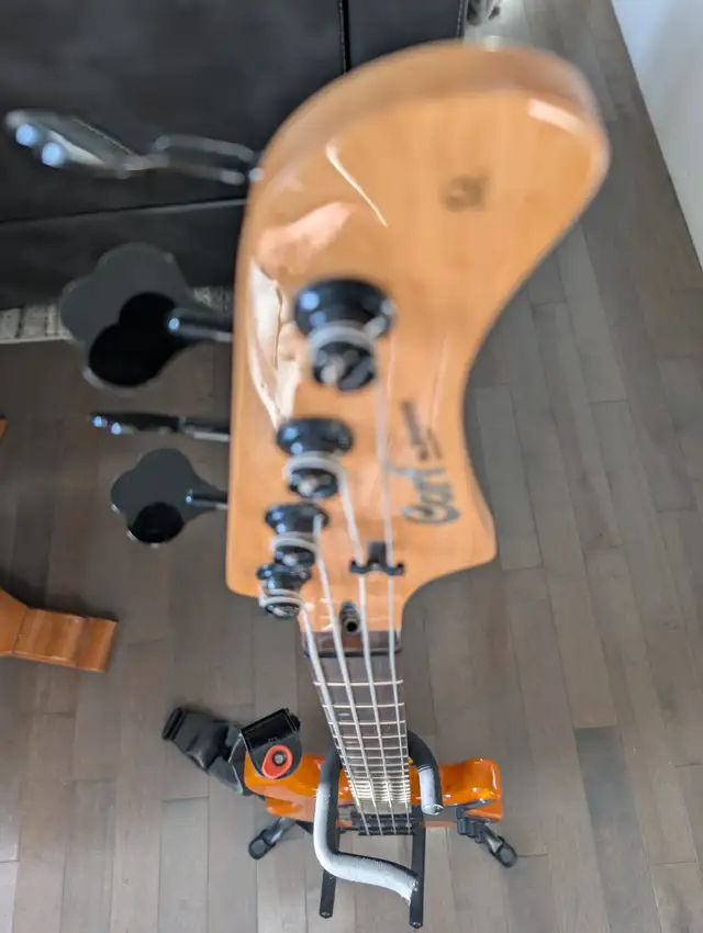 Cort Custom Bass in Guitars in Gatineau - Image 3