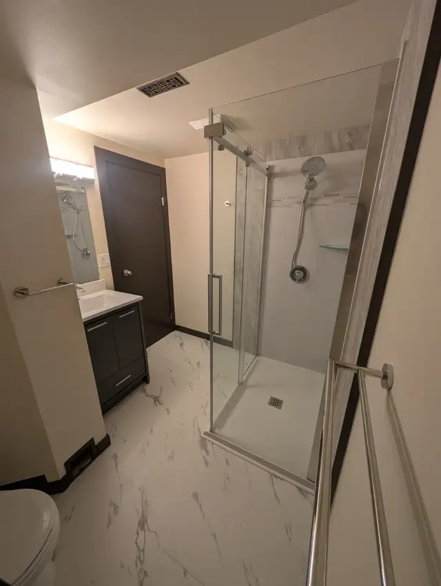 Expert Bathroom Renovations & Walk-In Showers | Regina | FREE QU in Renovations, General Contracting & Handyman in Regina - Image 9