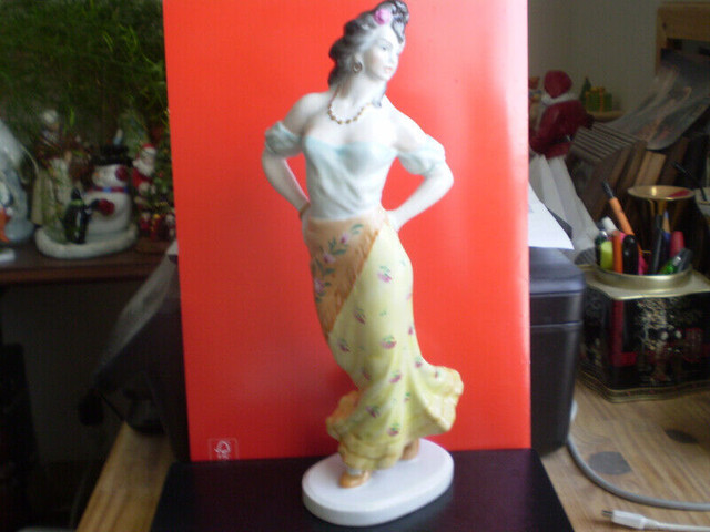 Herend Figurine - " Carmen Gyspy Dancer " - #5883 - in Arts & Collectibles in Kitchener / Waterloo - Image 4