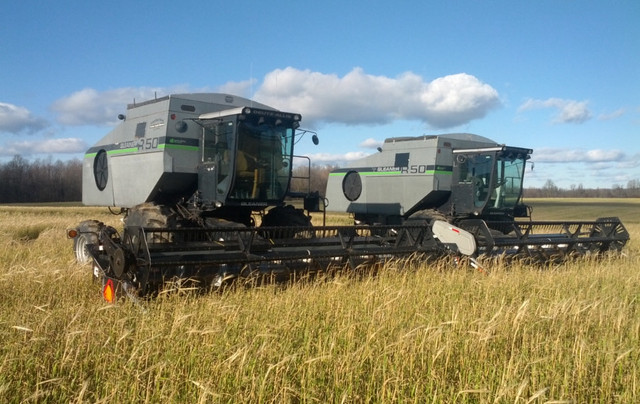 2 Gleaner R50 Combines in Farming Equipment in Ottawa