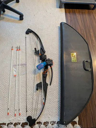 Selling a full bowfishing setup. Includes: -Bear Compound bow -AMS Bowfishing line retriever with li...