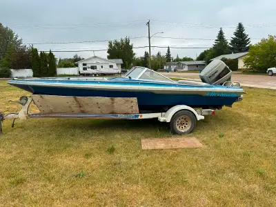 Great boat for skiing, tubing and cruising. I have owned it since 1991. Open bow with walk through w...