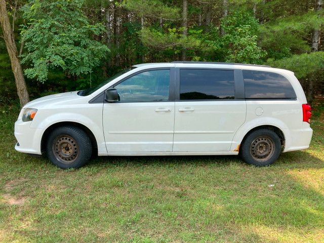 2011 DODGE CARAVAN in Cars & Trucks in Owen Sound - Image 3
