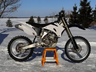 2007 Yamaha Yz250f motocross dirtbike. Totally tuned up and ready to rip the track and trails. Carb...