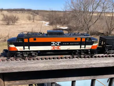 Lionel 2350 – New Haven EP-5 Power Unit, 1956 variation B Lionel 6462 – New York Central Gondola, pr...