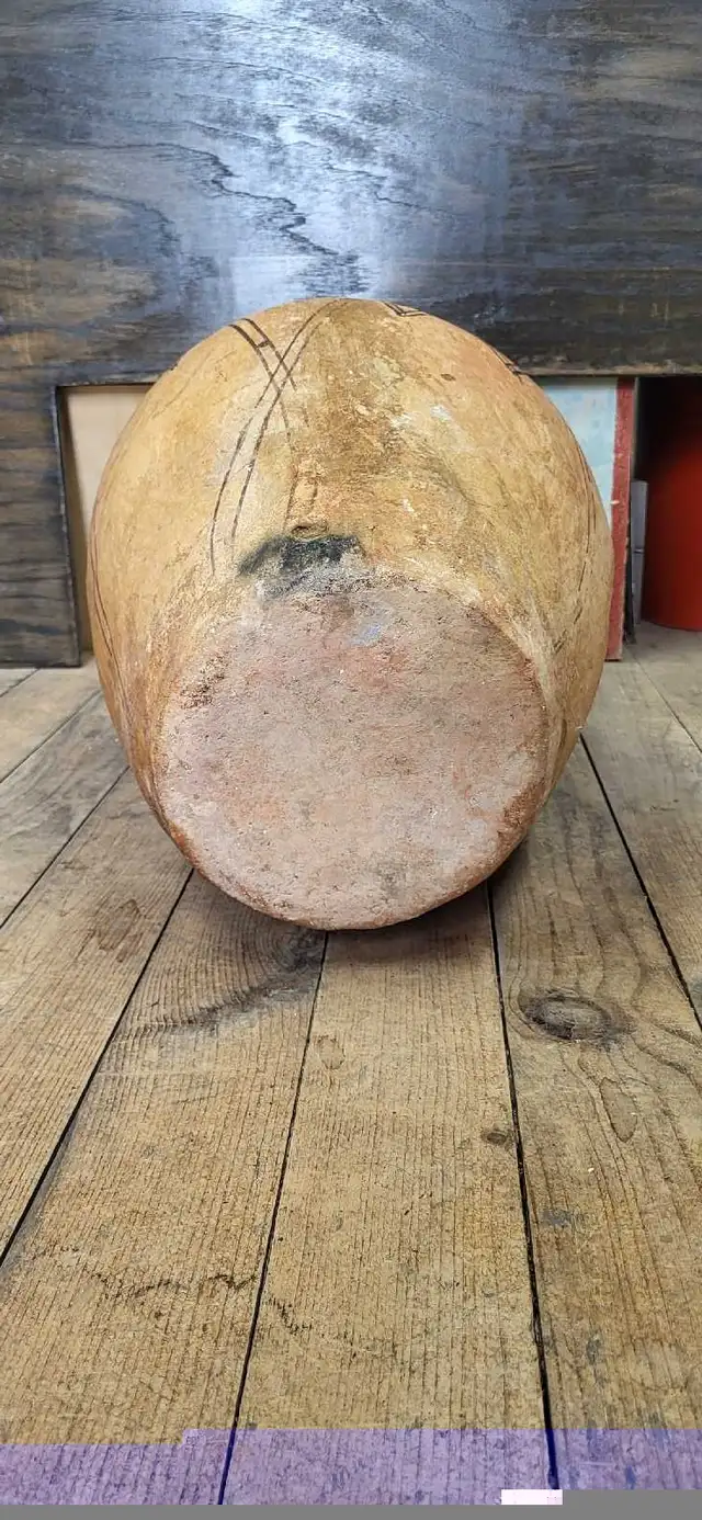 Primitive Vase - Pottery in Home Décor & Accents in Trenton - Image 7