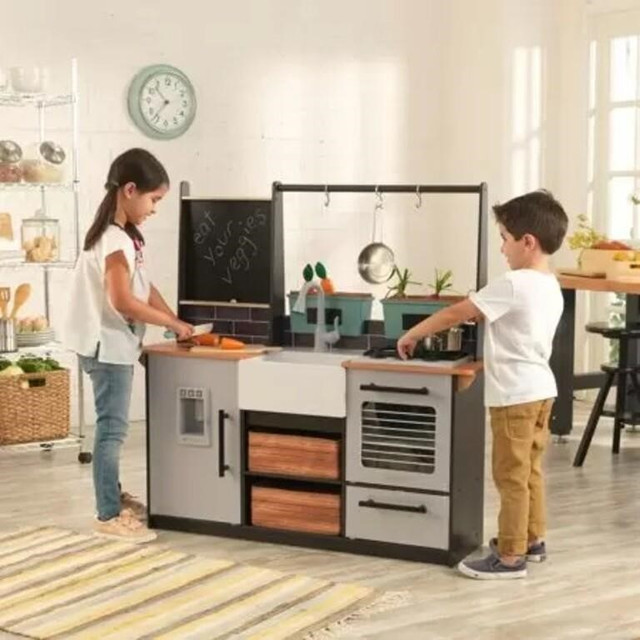 KidKraft Wooden Farm to Table Play Kitchen with EZ Kraft Assembl in Toys & Games in City of Toronto