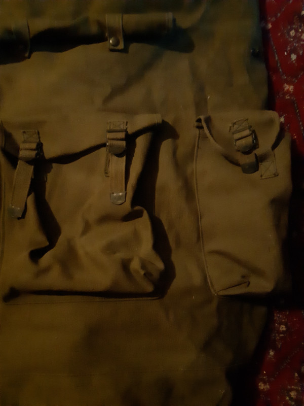 VINTAGE CANVAS ARMY DUFFLE in Fishing, Camping & Outdoors in Belleville - Image 2