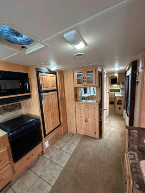 2006 Challenger 348 Excellent Condition in RVs & Motorhomes in Nanaimo - Image 4