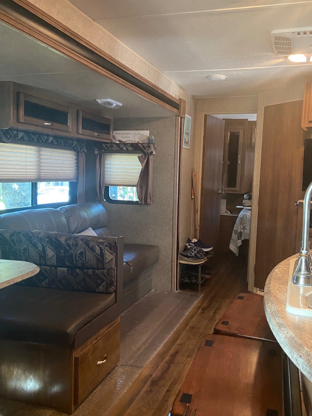 Coachman Catalina legacy edition  in Travel Trailers & Campers in Dartmouth - Image 4