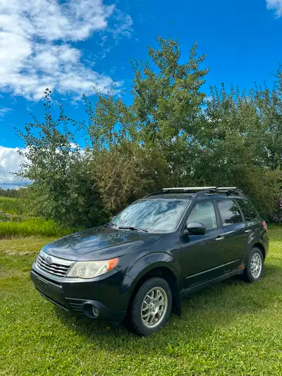 Selling due to moving out of country -Non-smoker, no pets -Great mileage for an SUV (7.8L/100km) -Ne...