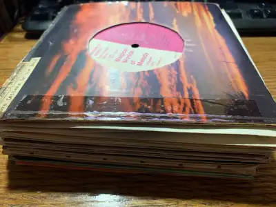 7" Vinyl Records - 25 Singles (Various Artists) pt23, View more