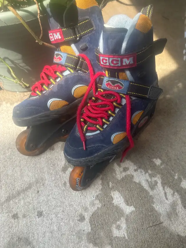 VINTAGE CCM Sienna Inline Skates in Skates & Blades in Woodstock - Image 2