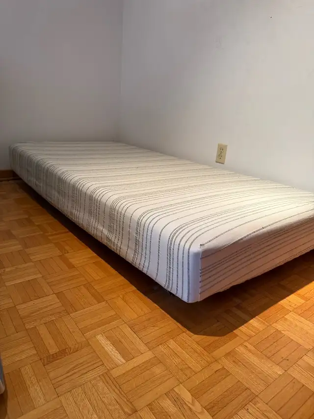 Base de lit et matelas in Beds & Mattresses in Longueuil / South Shore - Image 2