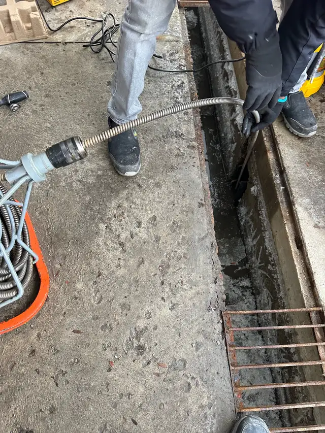 Handyman plumbing. 65702475356161122