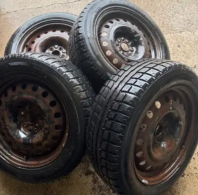 -Hello :) -I’m selling a set of 235/55r18 Like New Winter tires in rims that fits on Toyota Rav4, Si...