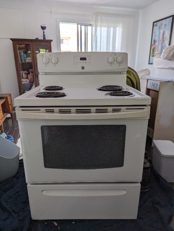 Four Kenmore 30 po. à donner, propre et en excellente condition