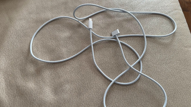 Apple USB-C to MagSafe 3 Cable 2m in Cables & Connectors in Kitchener / Waterloo