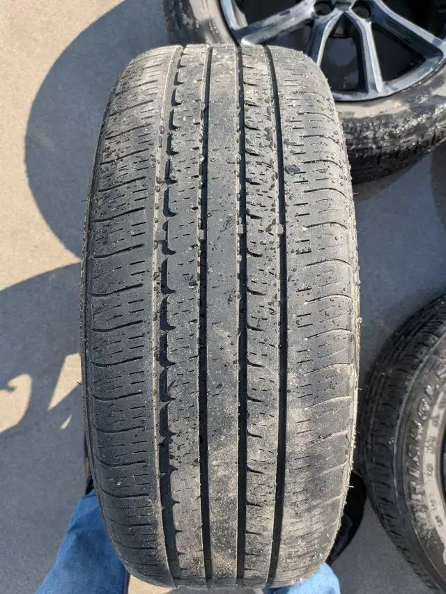 Quatre mags Mitsubishi et 4 pneus d'été. in Tires & Rims in Rimouski / Bas-St-Laurent - Image 3